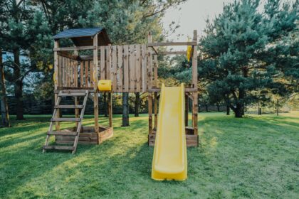 medinė vaikų žaidimų aikštelė hatis „roka“