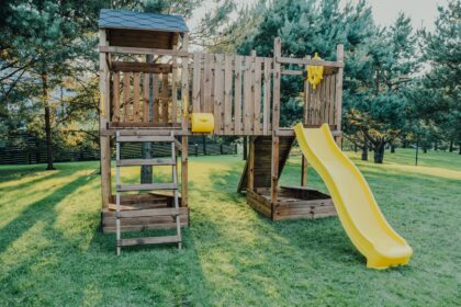 medinė vaikų žaidimų aikštelė hatis „roka“