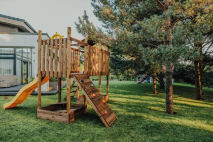 medinė vaikų žaidimų aikštelė hatis „roka“